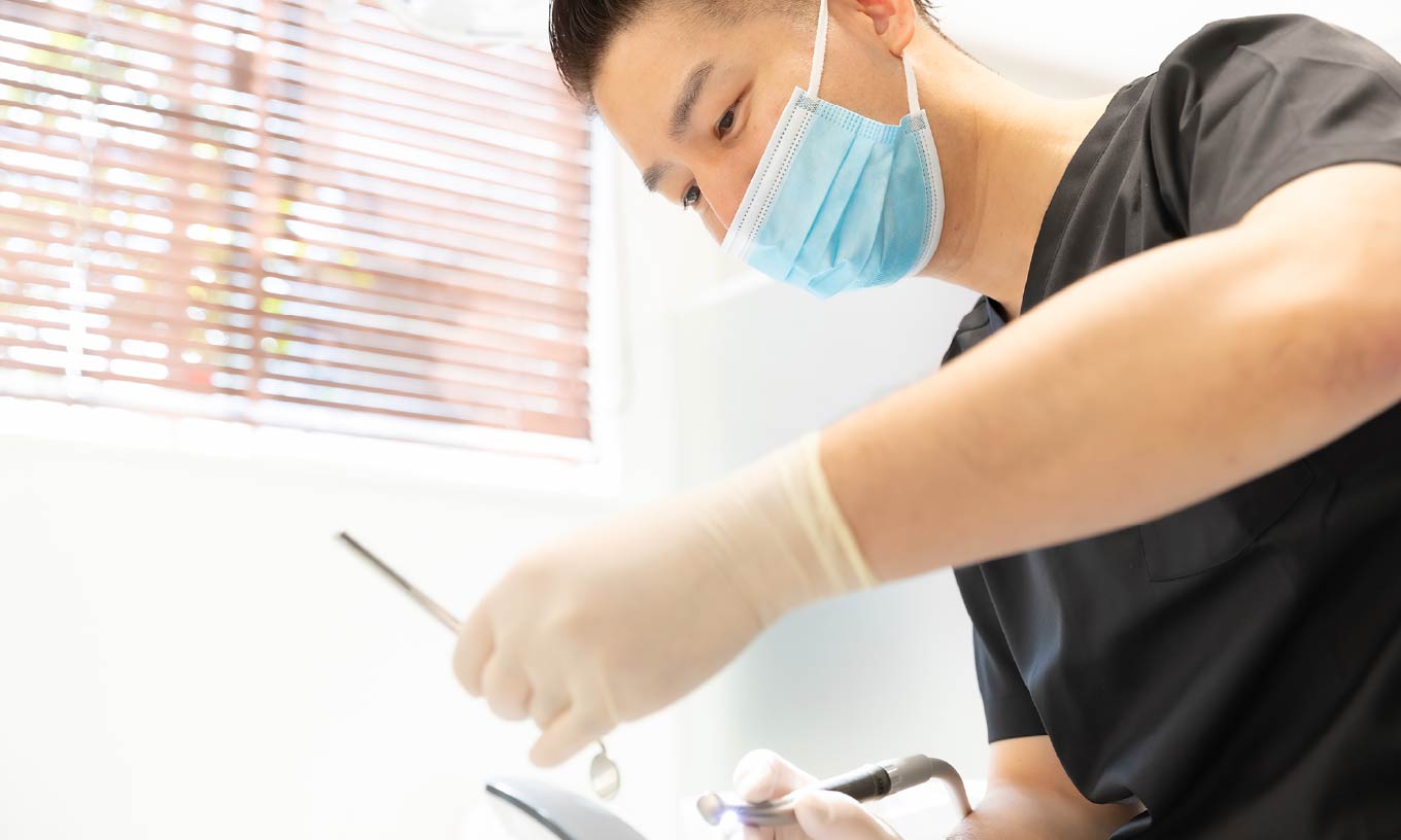 院長、歯科医師 笹原智希の写真